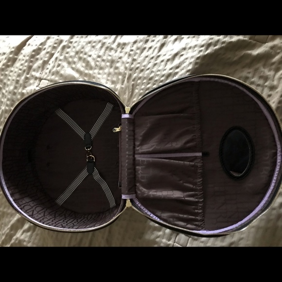 Henri Bendel suitcase with wheels - Picture 3 of 8